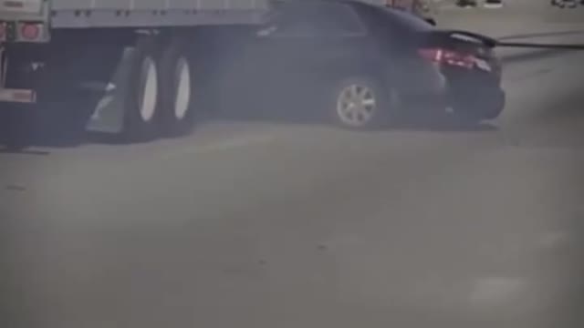 CAR STUCK UNDER 18 WHEELER Semi Truck