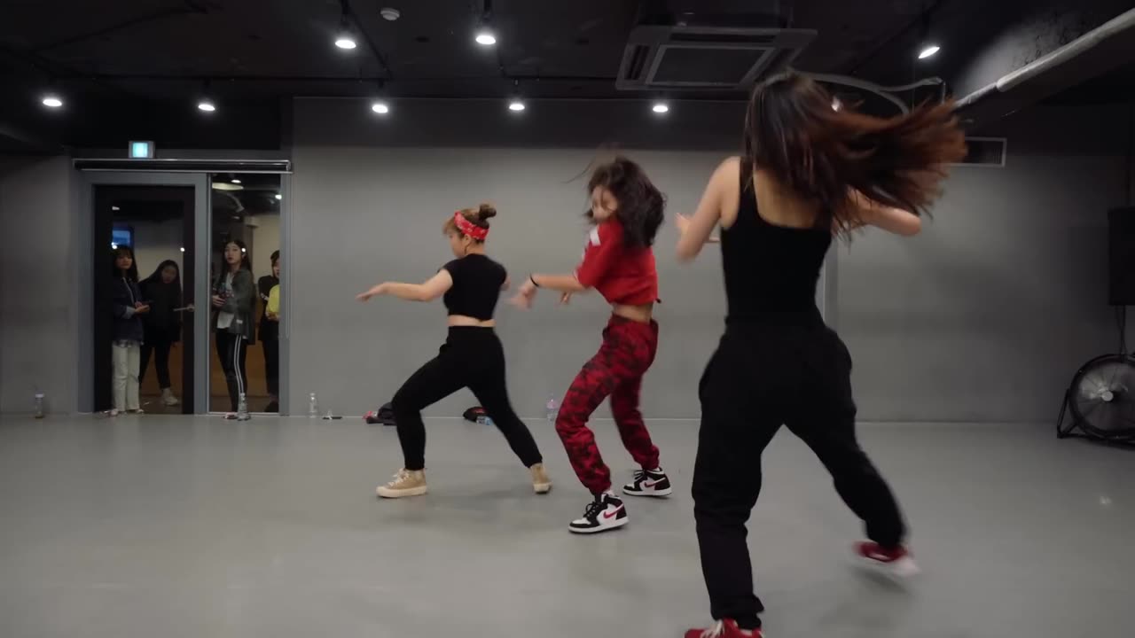 English song girl dance video