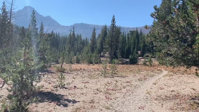 Central Oregon - Three Sisters Wilderness - Alpine Wonderland Approach to Golden Lake