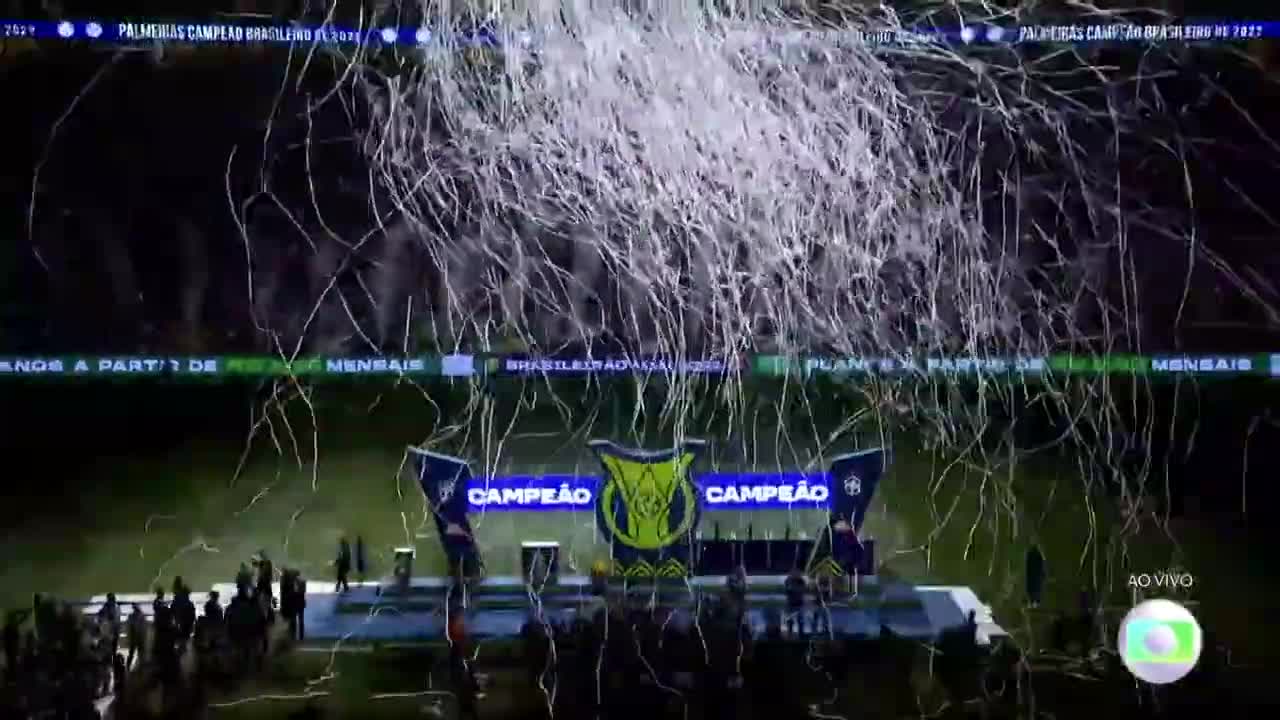 Palmeiras Campeão Brasileiro 2022. oficialmente levantando a taça