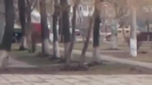 Video from Mariupol, where the Armed Forces of Ukraine are also deploying armored vehicles among