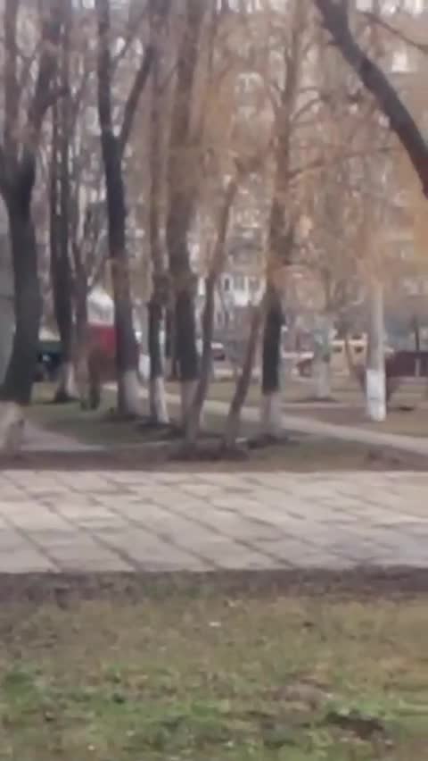 Video from Mariupol, where the Armed Forces of Ukraine are also deploying armored vehicles among