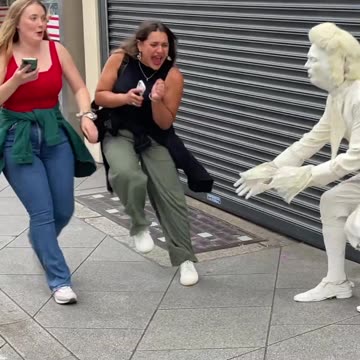 She pointed at me 😂😂😂💃 Beautiful Girls Got Scared