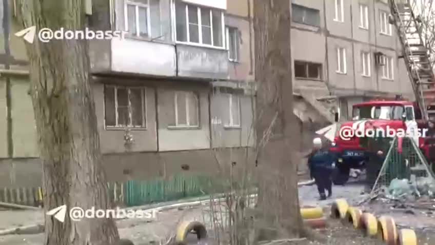 Ukraine army bombs Donetsk