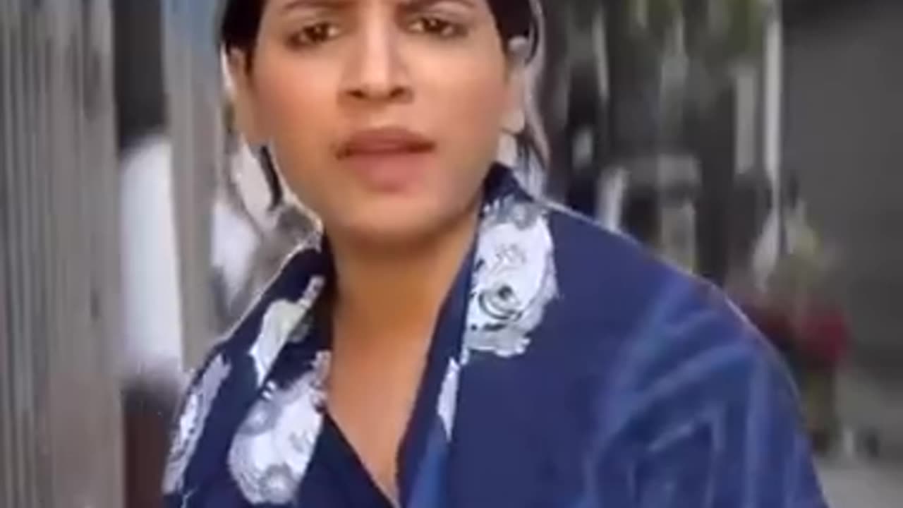 Funny discussion aunty and sabzi wala