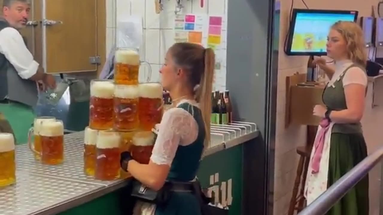 A super bartender!😜👌 #short, #service, #job, #reels, #girls, #instagram follow & like