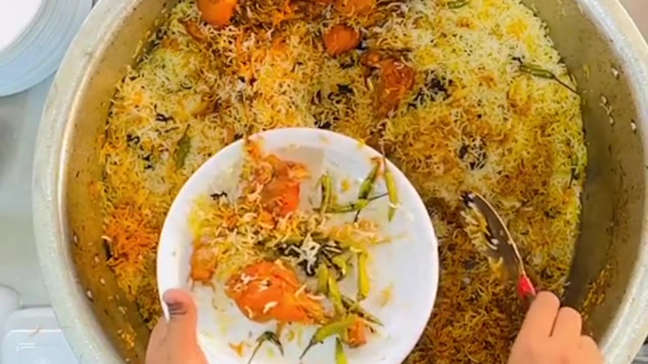 Baryani lovers in Pakistan Karachi famous baryani