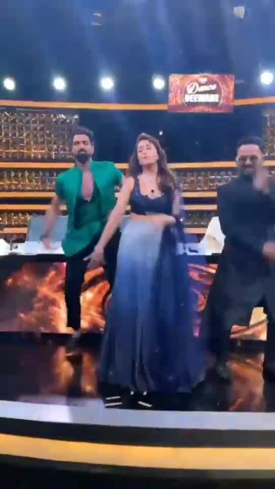 Madhuri Dixit Outstanding Dance