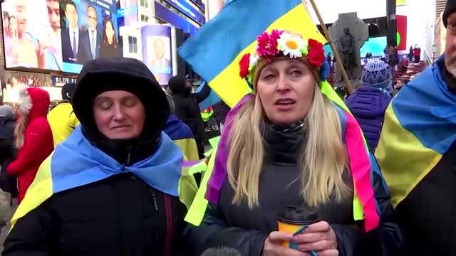 Protesters in Times Square call for peace in Ukraine