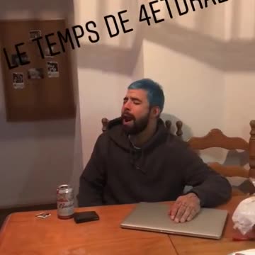 Clement Jacques cheveux bleus