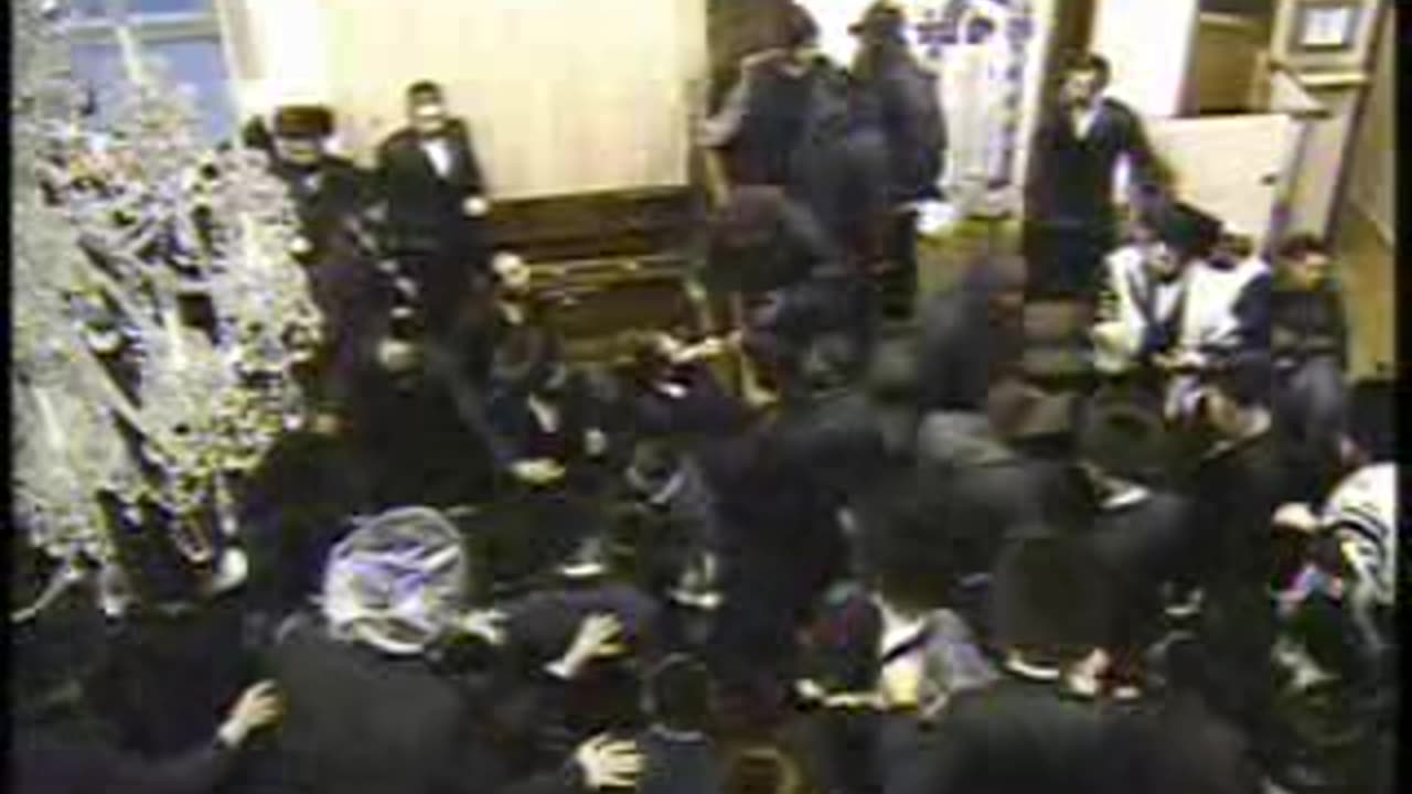 Rabbi Aron Teitelbaum AGAINST Lag Boimer