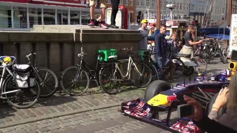 David Coulthard HITTING KERB !! during Donut Copenhagen F1 Red Bull