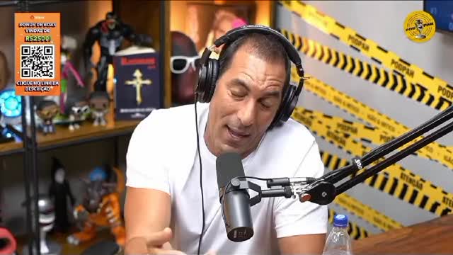 O dia que o Craque Edmundo deu bebida para o um macaco!!!