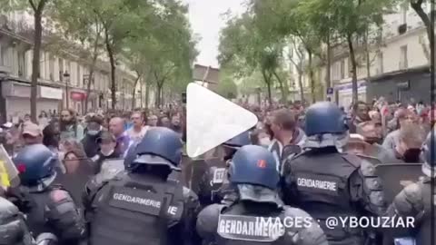 Freedom march in France, chanting Liberti