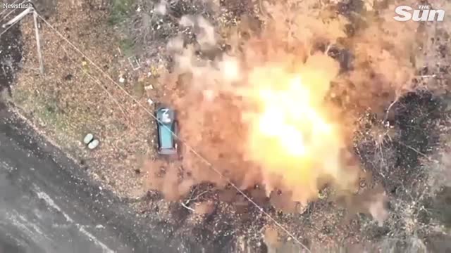 Ukrainian paratroopers destroy Russian armoured vehicles in huge explosion