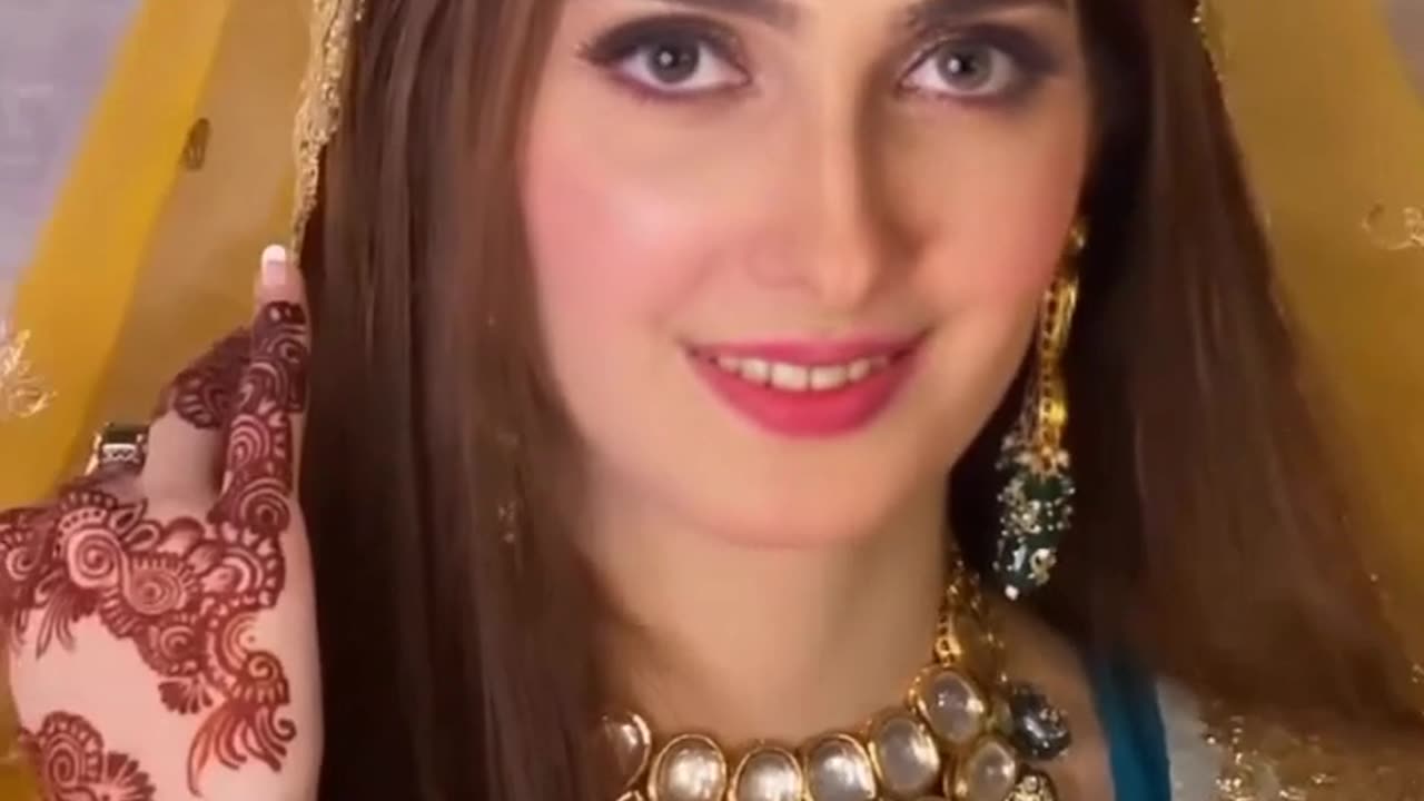 Ayeza Khan Bridal Look | Mehndi 01