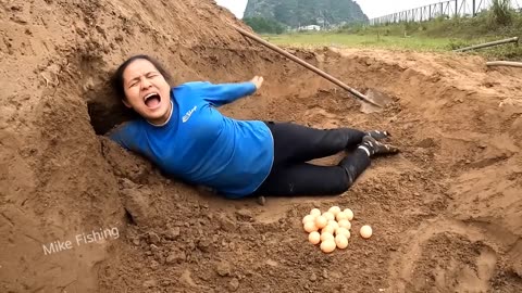 IMPOSSIBLE! Giant SNAKE Lay Eggs Hunters Saving Girl