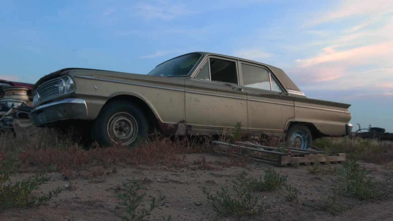 coverr-damaged-cars-in-the-scrapyard-2543-1080p