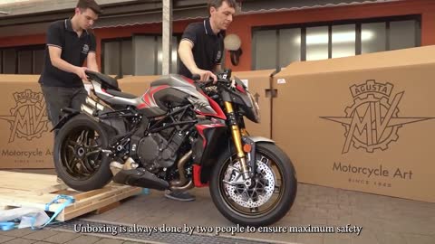 UNBOXING: MV Agusta Brutale 1000 Nurburgring