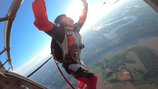 Salto de Paraquedas - Sexto Salto de Rene Araujo no curso ASL
