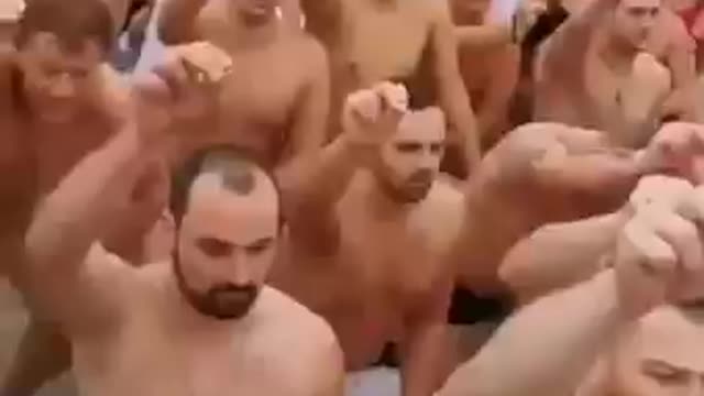 ΣΕΡΒΙΑ - Πριν τον Αγιασμό των Υδάτων στην Σερβία οι νέοι κάνουν ομολογία πίστεως.