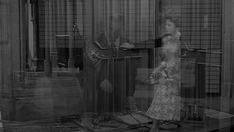 The Twilight Zone S01E04 The Sixteen Millimeter Shrine