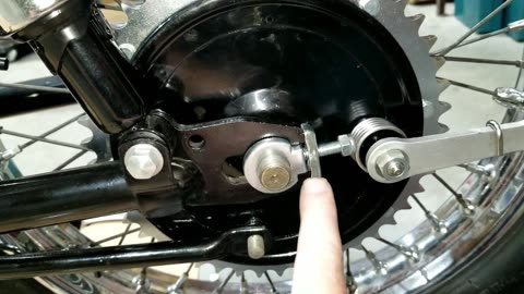 1968 Triumph Bonneville restoration part 12, Installing the wheels and side stand