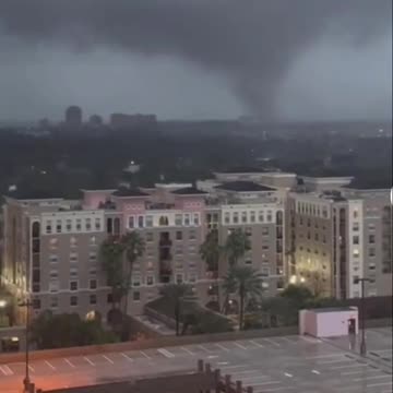 Tornado causes power flashes in Fort Lauderdale