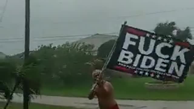 Floridian Shows Off His Patriotism In The Middle Of Hurricane