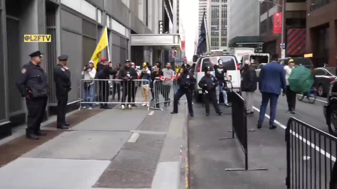 Clinton greeted by chants of "lock her up" in NYC today