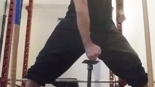 Reverse grip chain lift