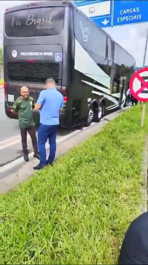 DENÚNCIA Dezenas de denúncias de caravanas que estão sendo impedidas de chegar a São Paulo para a manifestação.