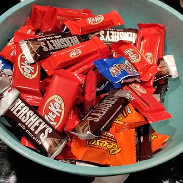 Eating Hershey's Milk Chocolate Snack Size, Dbn, MI, 11/1/23