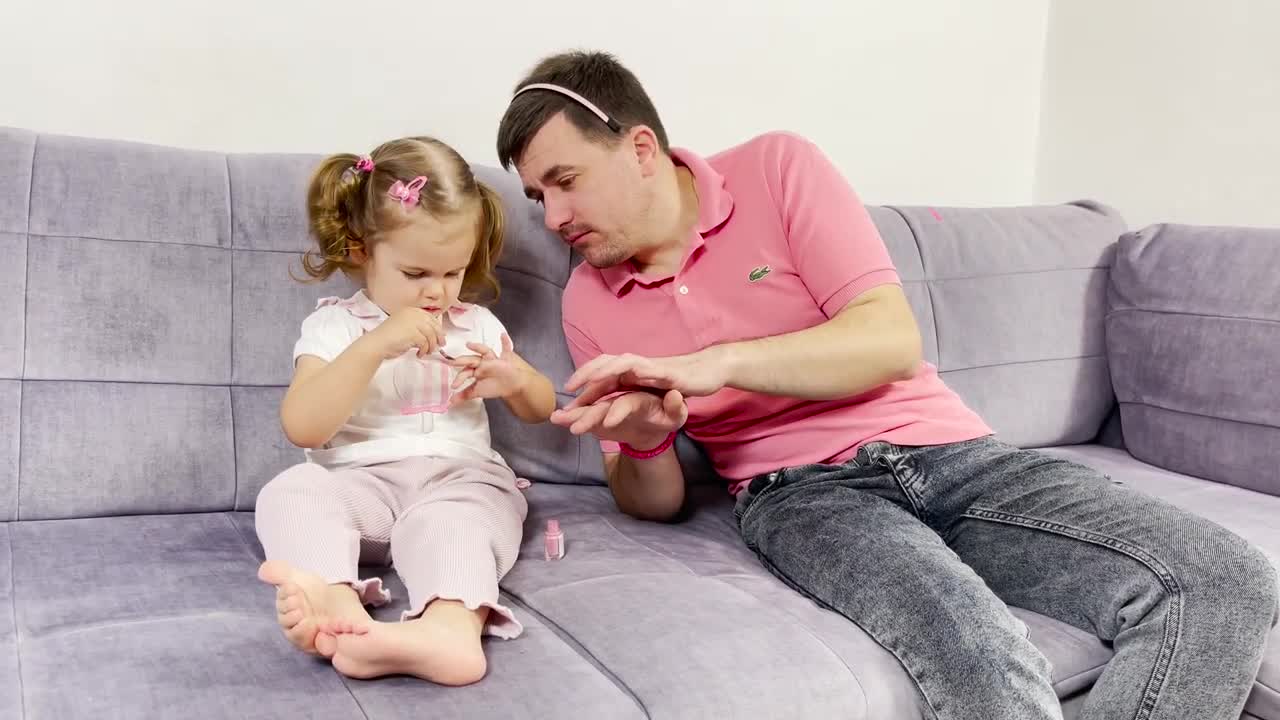 Baby Girl Does Dad's Makeup & Hair [TRY NOT TO LAUGH]