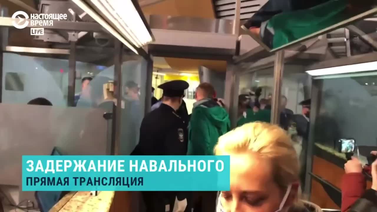 Moment Navalny was detained