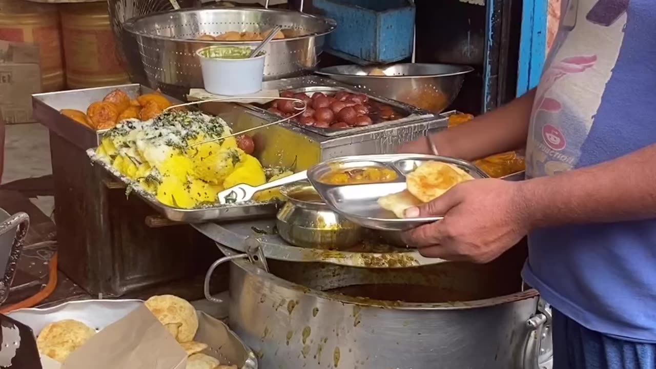 best place in Kolkata for breakfast #ytshorts #streetfood #kolkata #puri #purisabji #foodie