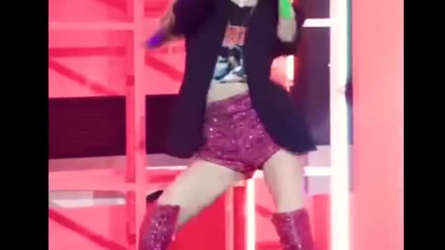 Lisa hit u what that ddu du ddu du stage