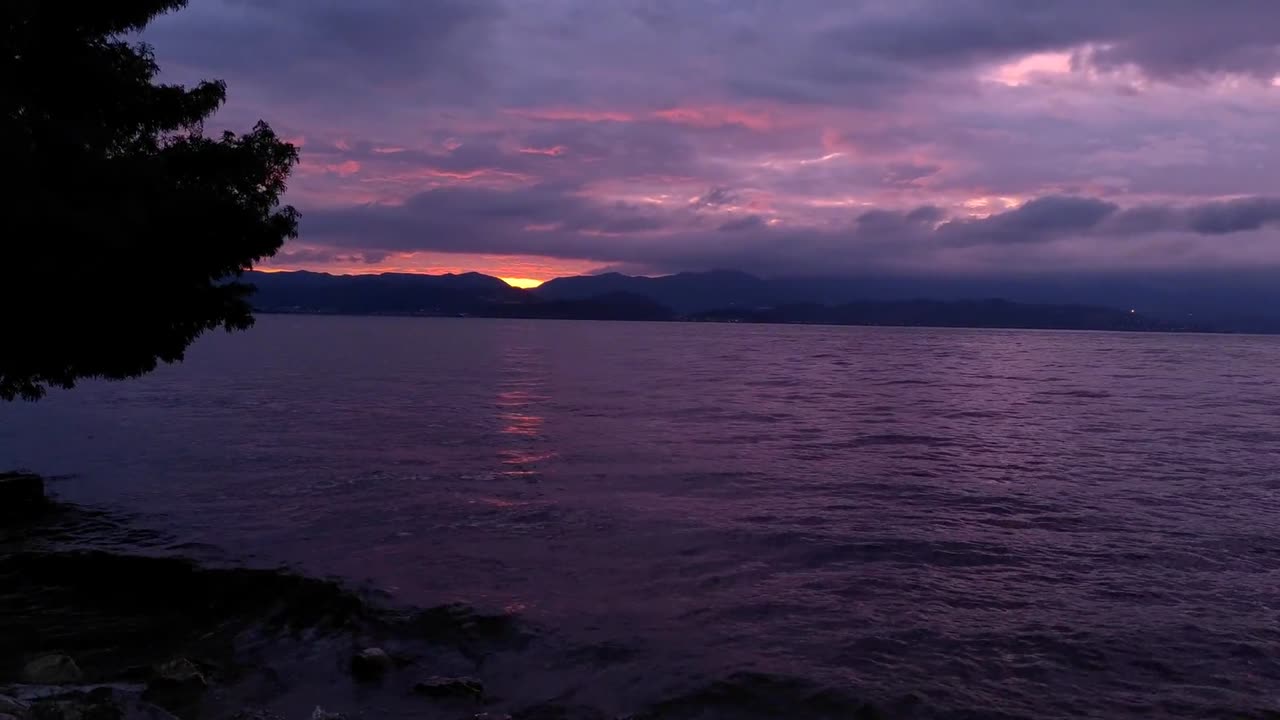 Go to see the sea, the sea breeze will blow away all the troubles