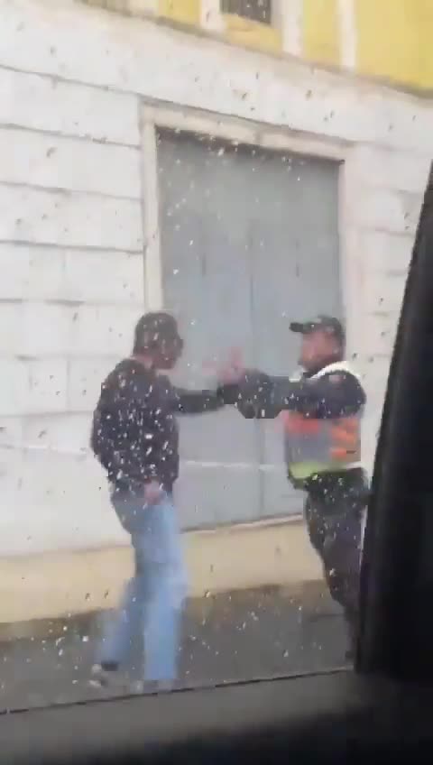 African cultural enrichment in Lisbon attacks a police officer who incredibly does not