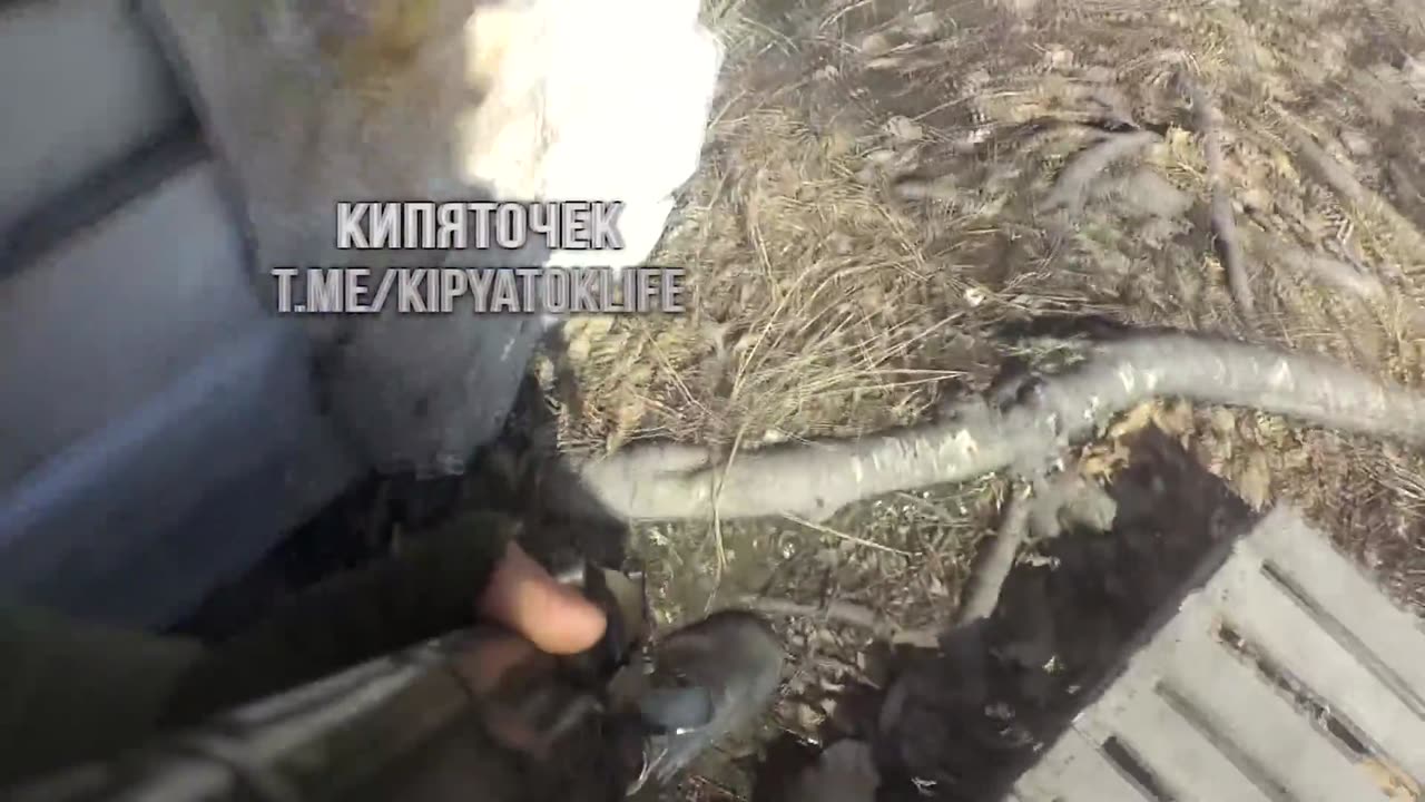 18+ Viewer Discretion Advised: Russian fighter destroyed a group of airmen