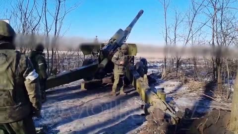Russian artillery works on Ukrainian positions in Donbass