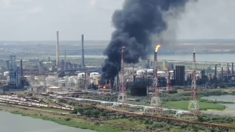 Explosion at Petromidia Oil refinery in Constanta Romania (Breaking News)