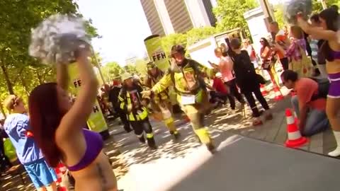 Jogging fanatics race up German high-rise