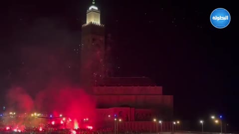 احتفالات في شوارع المدينة
