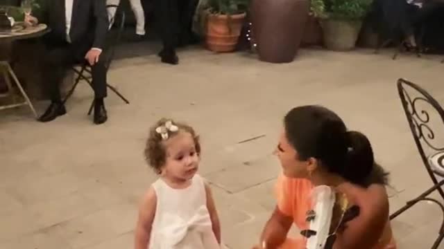 Little girl's reaction to hearing Avicii played on the violin