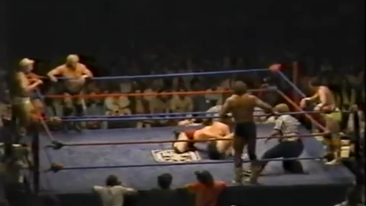 (1985.09.17) Vern Gagne, Curt Hennig, Scott Hall vs Nick Bockwinkel, Ray Stevens, Larry Zbysko - AWA