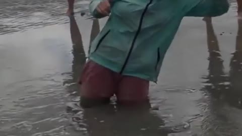 Almost Died In Quicksands, Look How This Girl Survives.
