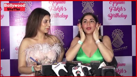 Shraddha arya flaunts her huge cleavage