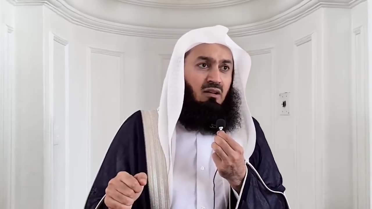 Keep moving don't let ok back by mufti Menk
