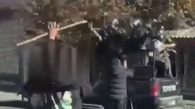 Hoy, las fuerzas especiales de la policía y la IRGC entraron a la ciudad iraní...